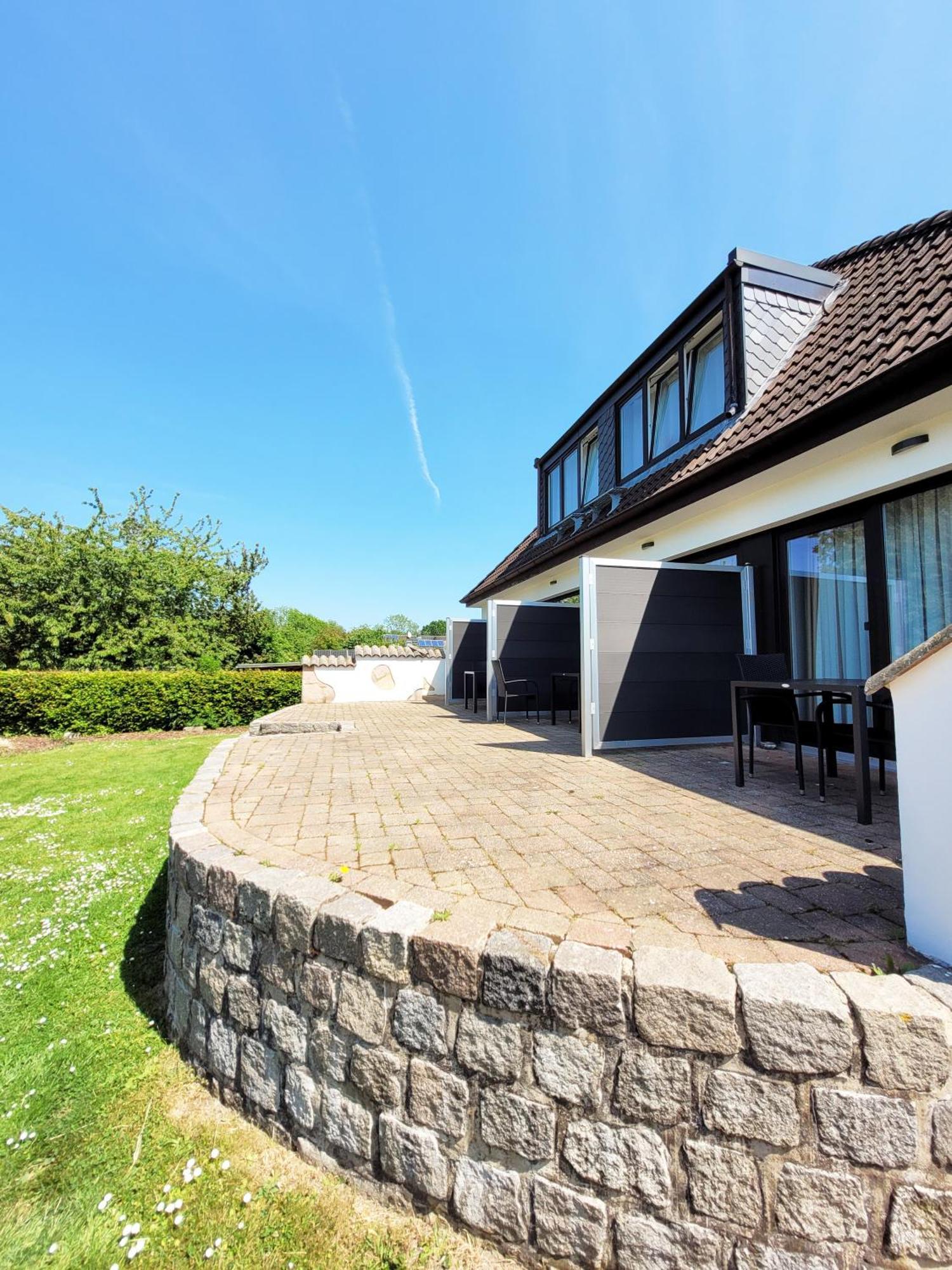 Hochwertige Ferienwohnung Mit Sonnenterrasse & Gartenblick, Nur Wenige Gehminuten Zum Strand Шарбойц Экстерьер фото